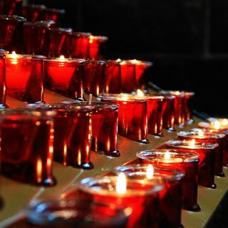 Candele in chiesa - Tempo di preghiera