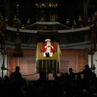 Funerali Benedetto XVI - Tempo di preghiera
